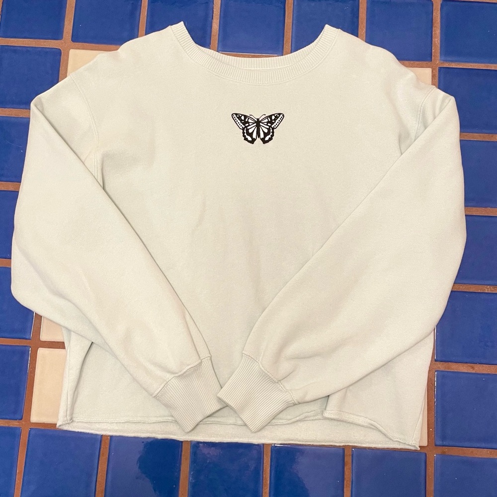 Butterfly Embroidered Crewneck 🦋